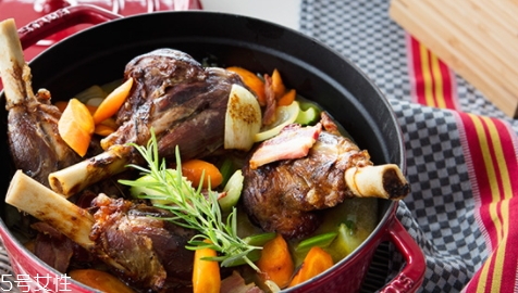 珐琅锅掉涂层还能用吗,珐琅锅内涂层掉了怎么办