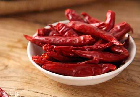 干辣椒可以放多久,干辣椒能放多久 干辣椒可以放多久,干辣椒能放多久
