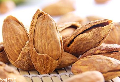 常吃巴旦木的好处和坏处,吃巴旦木的坏处