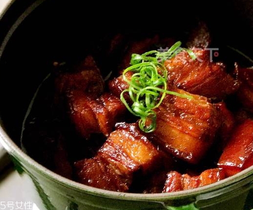 珐琅锅红烧肉的做法,怎样用珐琅铸铁锅做红烧肉 珐琅锅红烧肉的做法,怎样用珐琅铸铁锅做红烧肉