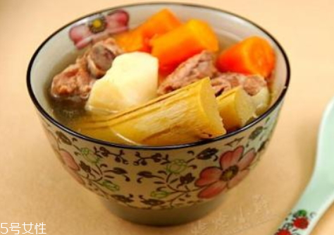 马蹄可以炖排骨吗,马蹄能炖排骨吗 马蹄可以炖排骨吗,马蹄能炖排骨吗