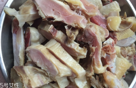 咸鸡怎么做好吃又简单家常的,咸鸡怎么做好吃窍门 咸鸡怎么做好吃又简单家常的,咸鸡怎么做好吃窍门
