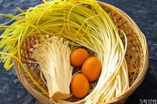 皮肤黑怎么画眼影,黑色眼妆怎么画