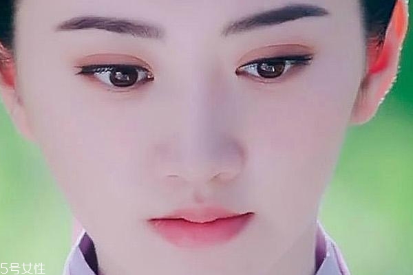 画眼影的误区,画眼影和不画眼影的区别
