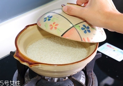 砂锅的正确开锅方法,开砂锅的方法