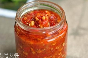 蒜蓉辣椒酱热量高吗,减肥人可以吃辣椒酱热量高吗