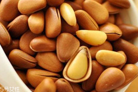 微波炉烤松子如何裂口,松子用烤箱烤怎么裂口