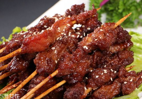 微波炉烤肉串做法,微波炉烤肉串的做法视频