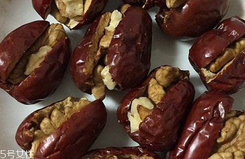 微波炉烤核桃会爆炸吗,微波炉烤核桃会不会炸