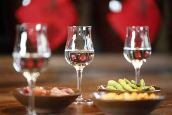 酒后吐黄水吃什么缓解,喝酒后吐黄水怎么缓解喝点什么