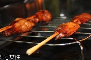 用微波炉烤鸡翅用微波还是光波,普通微波炉能烤鸡翅吗