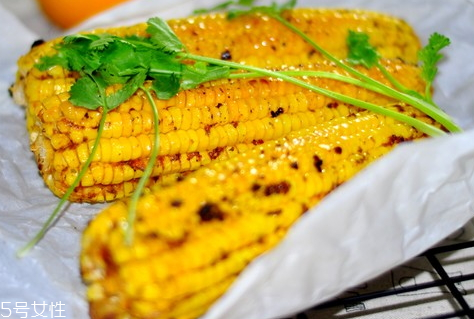 烤箱烤玉米注意事项,用烤箱烤玉米的方法和步骤