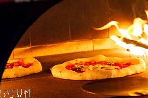 烤箱烤披萨多少度多少分钟,烤箱烤披萨多少度多长时间