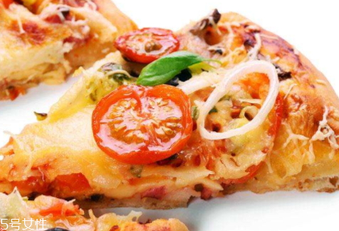 烤箱怎么制作披萨,披萨的制作过程烤箱