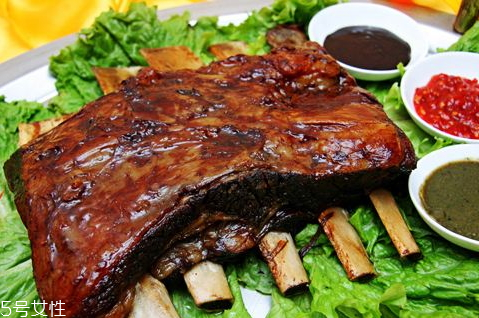 烤箱烤牛排的制作方法,烤箱牛排的做法 烤箱烤牛排的制作方法,烤箱牛排的做法