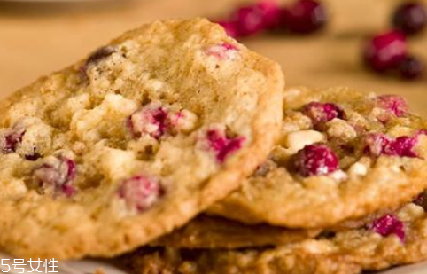 烤箱烤饼干要预热吗,烤饼干需要预热烤箱吗