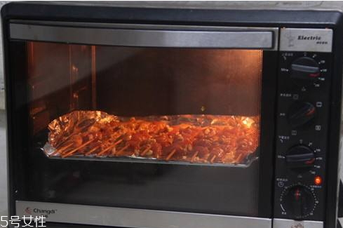烤箱烤肉用上下火吗,烤箱烤肉用上火还是下火
