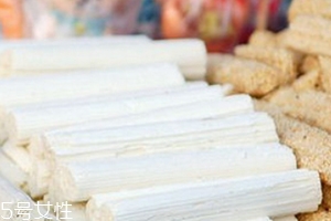 小时候吃的糖瓜是什么做的,小年为什么吃糖瓜 小时候吃的糖瓜是什么做的,小年为什么吃糖瓜