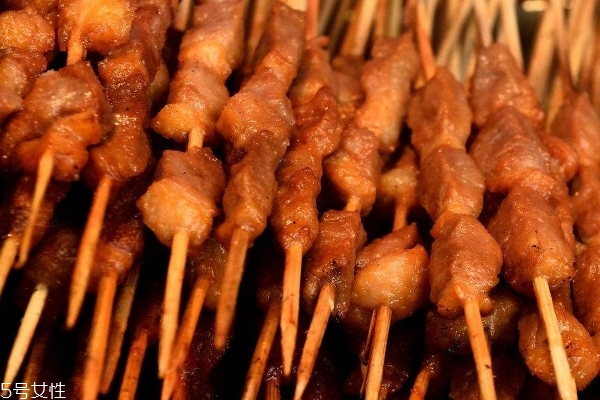 烤箱烤羊肉串的做法视频教程,如何用烤箱烤羊肉串