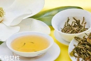 茶里放枸杞有什么好处,鸡汤放枸杞有什么好处