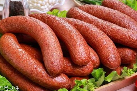 红肠用什么肉做的,红肠的食用方法