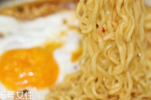 辛拉面辣白菜拉面热量,辛拉面辣白菜拉面里有辣白菜吗