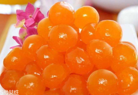 蛋黄酥是用咸鸭蛋黄做的吗,蛋黄酥的咸蛋黄怎么做 蛋黄酥是用咸鸭蛋黄做的吗,蛋黄酥的咸蛋黄怎么做