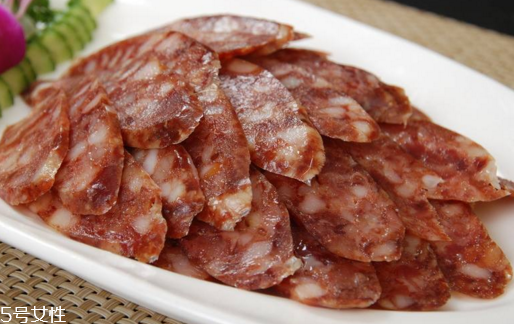 怎样判断腊肠是否煮熟,腊肠煮到什么程度是熟了