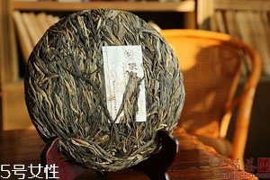 怎么把普洱茶饼弄碎?教你绝招,茶饼如何使用