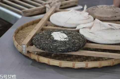 普洱茶茶饼好还是散茶好,普洱茶饼怎么泡茶