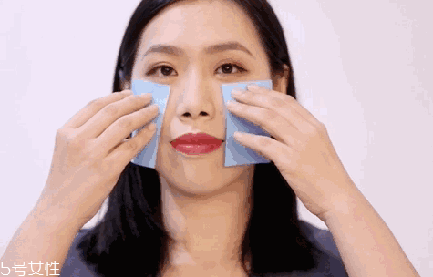 啫喱眼霜和眼霜的区别(眼部啫喱和眼霜的区别) 啫喱眼霜和眼霜的区别(眼部啫喱和眼霜的区别)