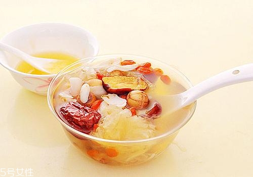 晚上喝银耳莲子汤好吗?,晚上可以吃银耳莲子汤吗 晚上喝银耳莲子汤好吗?,晚上可以吃银耳莲子汤吗