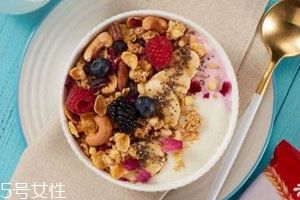 家乐氏玫瑰谷兰诺拉麦片