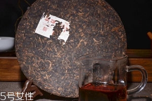 普洱茶茶饼怎么弄开视频,普洱茶饼怎样弄开
