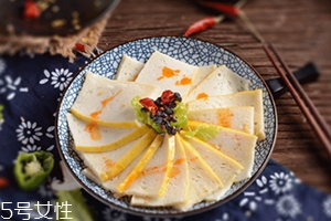 鱼糕清蒸放什么调料,鱼糕清蒸要放盐吗