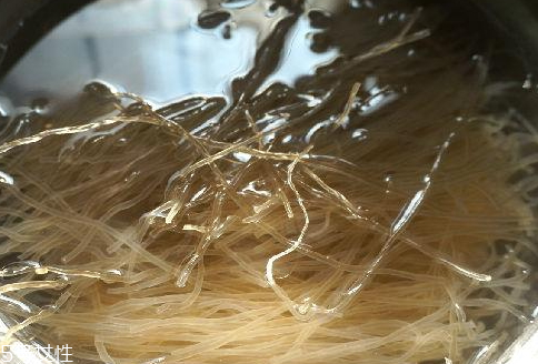 粉条是热水泡还是凉水,热水泡粉条和凉水泡粉条的区别