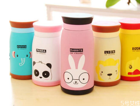 保温杯可以放冰箱里吗(不锈钢保温杯可以放冰箱里吗)