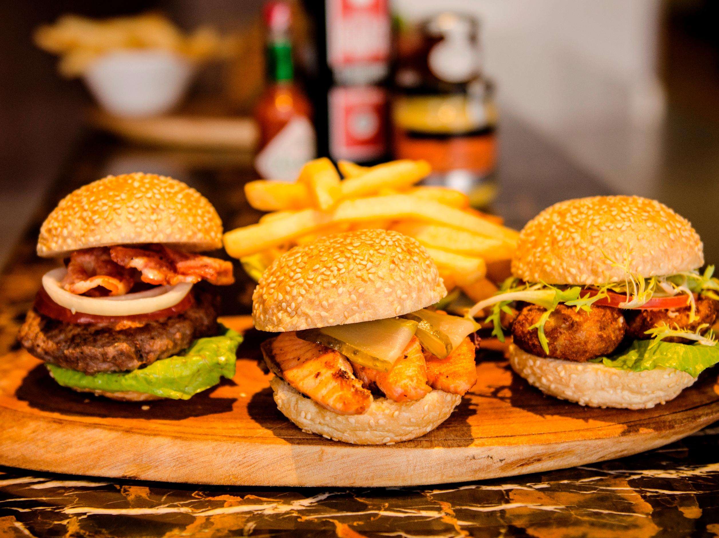 飞机可以带汉堡上去吗,汉堡能带上飞机吃吗