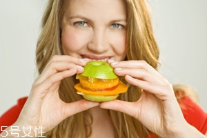 吃什么水果对头发有好处,多吃水果对头发有什么好处 吃什么水果对头发有好处,多吃水果对头发有什么好处