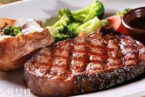 煎牛排为何需要条纹锅,牛排煎锅条纹有什么用