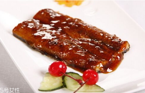 鳗鱼刚死可以吃吗,刚刚死了的鳗鱼可以吃吗