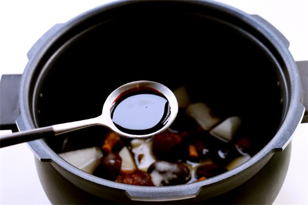 炒菜老抽什么时候放最好,炒菜什么时候用生抽什么时候用老抽