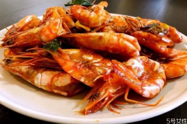 油焖大虾怎么做好吃又简单 视频,油焖大虾怎么做?