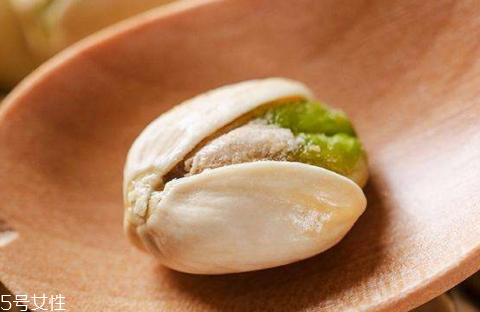 开心果发霉了什么样,发霉开心果吃了有什么好坏处