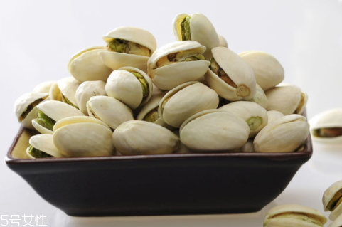 盐焗开心果的做法,烘烤开心果和盐焗开心果区别