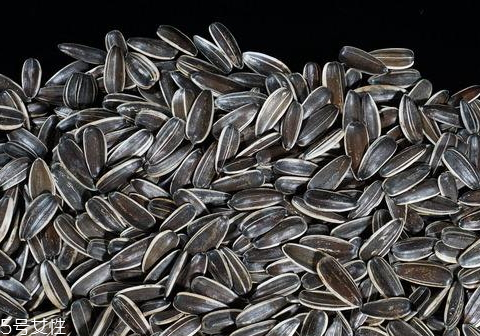 瓜子发苦能吃吗,瓜子有点苦能吃吗