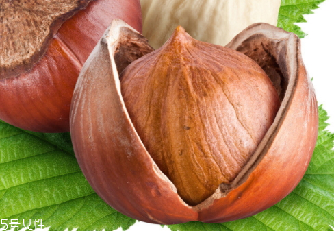 榛子发霉是什么样的,榛子外面发霉里面好的可以吃吗