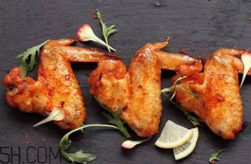 烤箱烤鸡翅为什么会粘到锡纸上,烤箱鸡翅为什么容易粘锡纸上