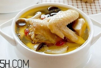 香菇炖鸡什么时候放香菇好,香菇炖鸡什么时候放香菇_香菇炖鸡香菇什么时候放