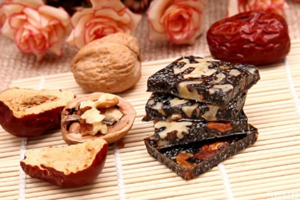 什么样的阿胶糕才是最好的,阿胶糕什么季节吃最好 什么样的阿胶糕才是最好的,阿胶糕什么季节吃最好